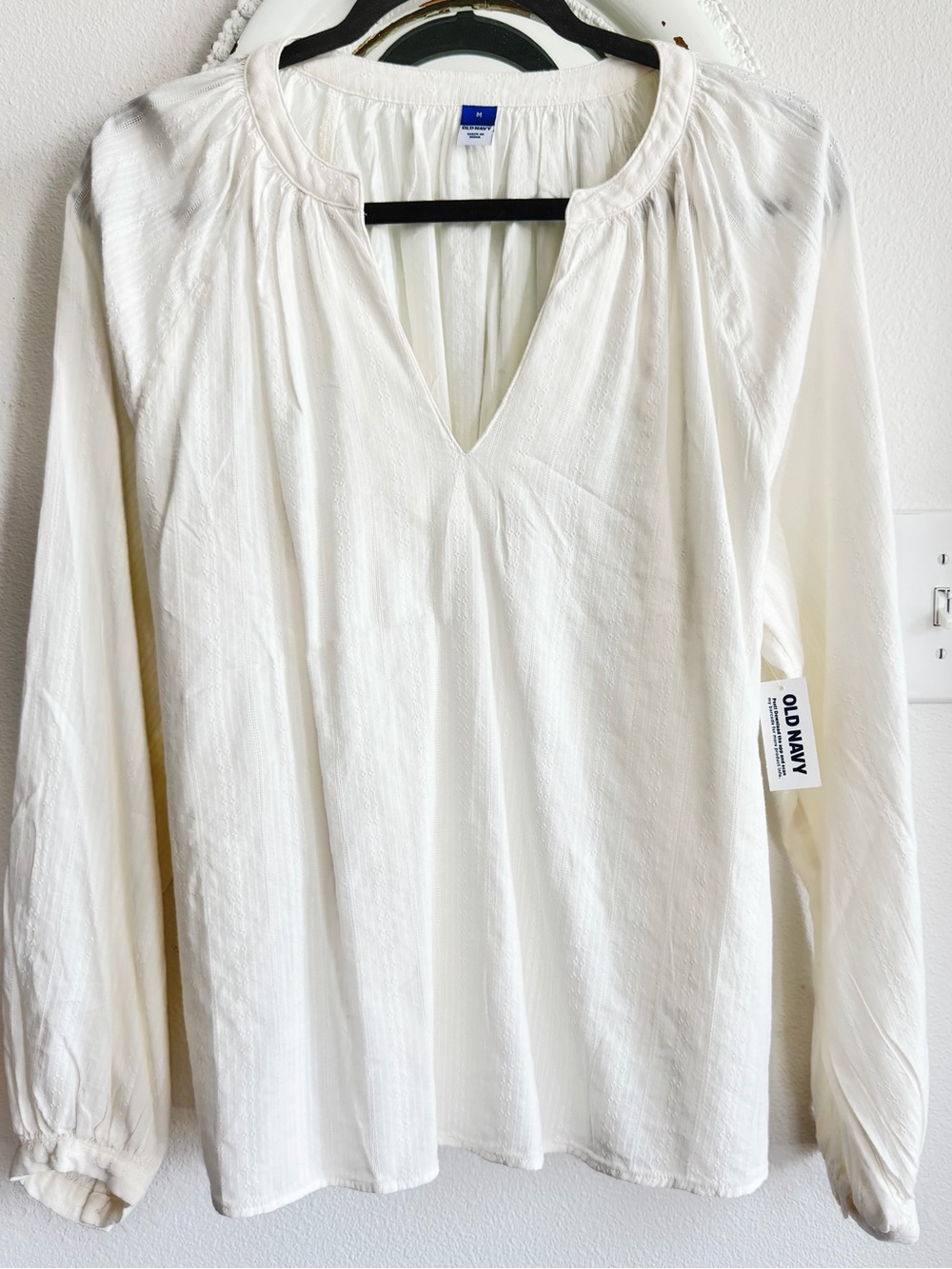 NWT Old Navy Ivory Long-Sleeve V-Neck Peasant Top M